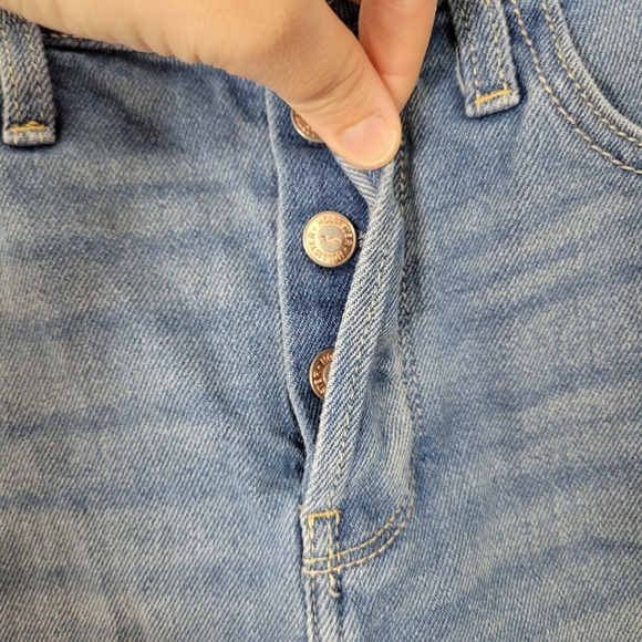 3 / $30 Hollister Ultra High Rise Mom Jean‎ Short 3 / 26 Blue Denim Button Fly - Picture 4 of 11